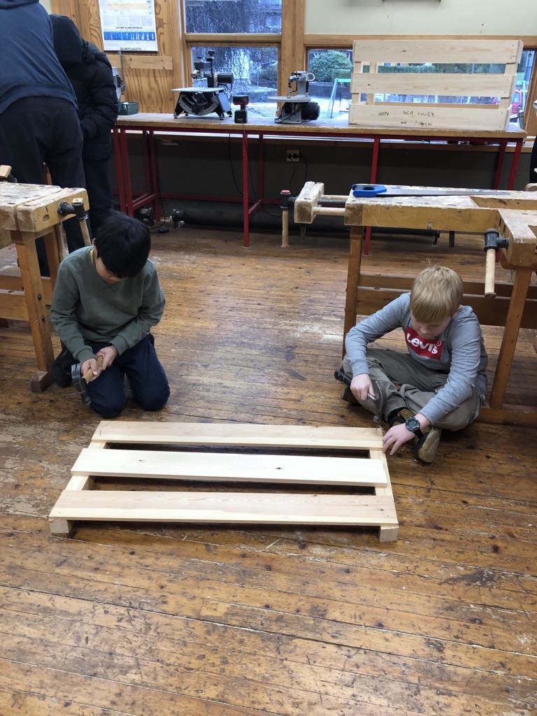 Learners building a compost bin. Photo: Marte Maurabakken/Climate Creativity.