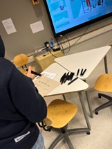 Learner writing on a mind map about the prompts from step 1.1. Photo: Marte Maurabakken/Climate Creativity. 